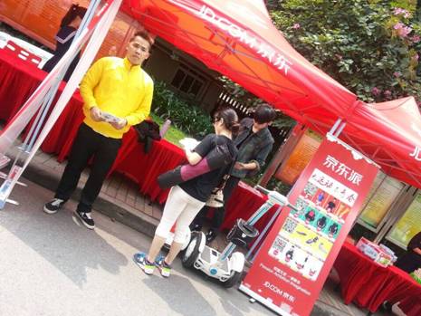 科技时代绿色出行爱尔威独轮车校园行走进JY在线平台